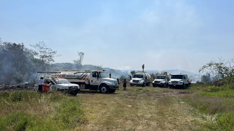 Trabajan coordinados para controlar emergencia en llantera de 20 de noviembre