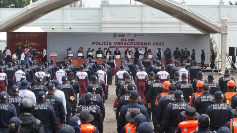 Cumple Rocío Nahle; inicia construcción de viviendas para policías veracruzanos