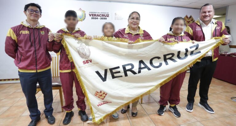 Abandera SEV a delegación que participará en Torneo de Fútbol 5 vs 5