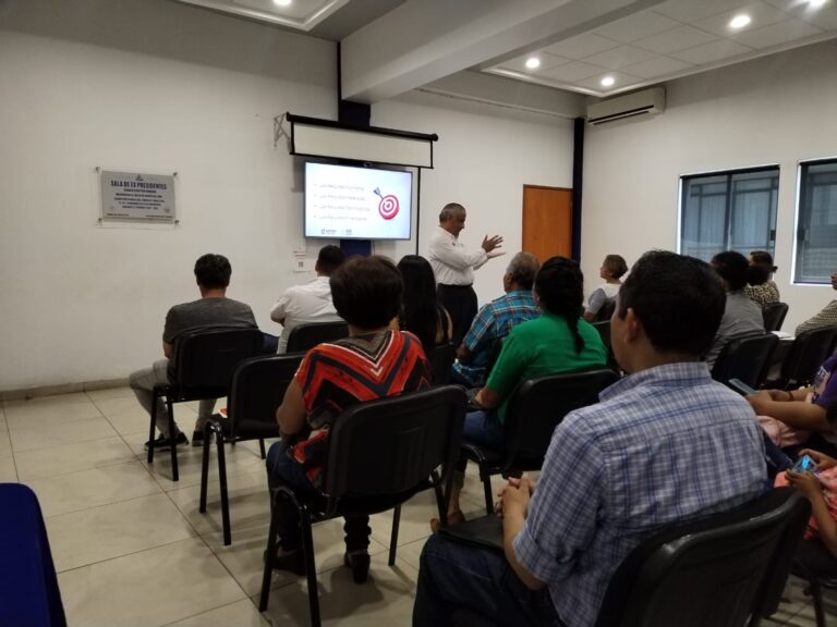 Disponen capacitaciones para productores, emprendedores y MIPyMEs de la ciudad