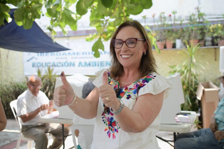 Emite gobernadora Rocío Nahle su voto en Coatzacoalcos