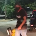 denuncian_en_redes_sociales_a_presunto_roba_cables_en_colonia_de_coatzacoalcos.jpg_1794844896
